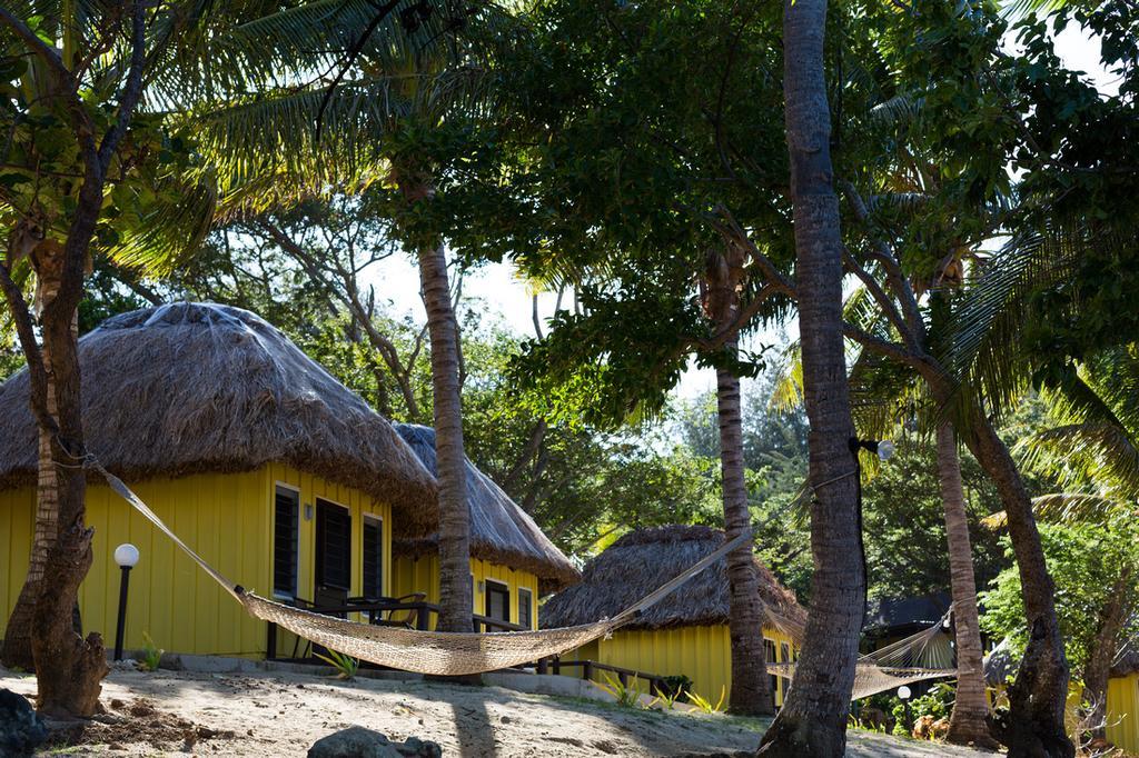 Funky Fish Beach & Surf Resort Solevu Eksteriør bilde