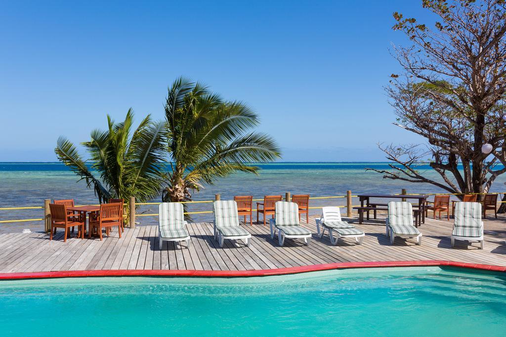 Funky Fish Beach & Surf Resort Solevu Eksteriør bilde